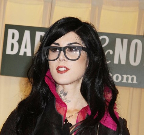 kat von d in retro inspired wayfarer eyeglasses celebrity wayfarer glasses 467x436 kat von d in retro inspired wayfarer eyeglasses celebrity wayfarer glasses 467x436